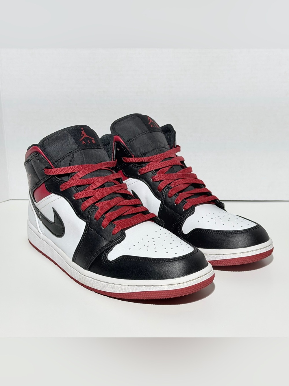 Air Jordan 1 Mid “Gym Red Black Toe” DQ8426-106 Men’s Size 11.5